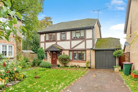 4 bed property, in Horndean Close, £500,000