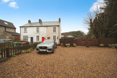 2 bed property, in Lynch Hill, £375,000