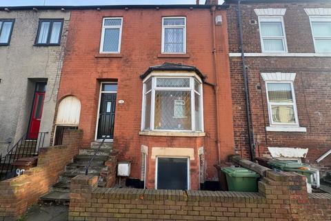 2 bed property, in Pinderfields Road, £150,000