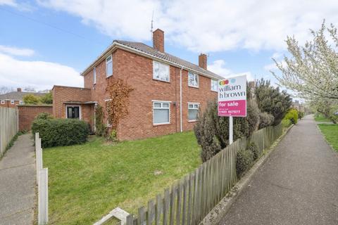 2 bed property, in North Park Avenue, £165,000
