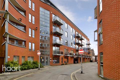 2 bed property, in Millwright Street, £120,000