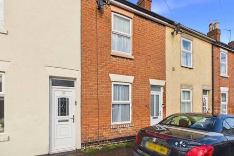 2 bed property, in New Street, £170,000
