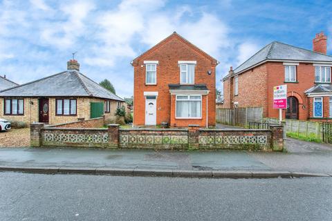 3 bed property, in Ramnoth Road, £230,000