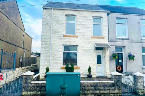 3 bed property, in Tyn Y Bonau Road, £195,000
