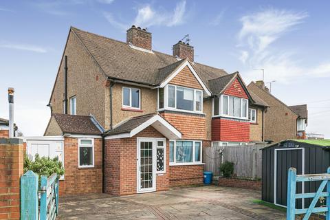 3 bed property, in Southdown Road, £550,000