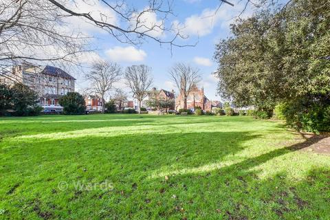 1 bed property, in Ethelbert Square, £160,000