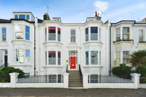 9 bed property, in St. Georges Terrace, £1,250,000