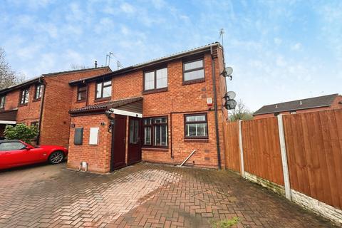 1 bed property, in Melrose Drive, £125,000
