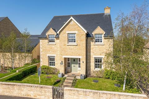 4 bed property, in Tetbury Lane, £785,000