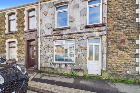 3 bed property, in Ravenhill Road, £80,000