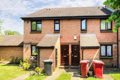1 bed property, in Vicarage Way, £210,000