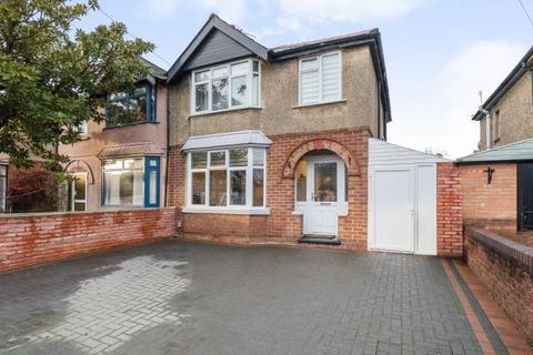 3 bed property, in Swinbourne Road, £570,000