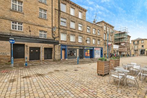 1 bed property, in Byram Street, £75,000