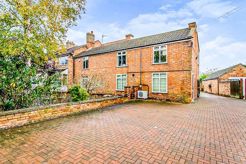 7 bed property, in Main Street, £680,000
