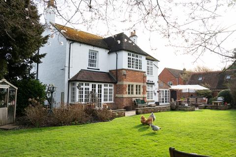 5 bed property, in Sedgeberrow, £1,250,000