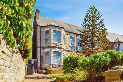 6 bed property, in Approach Road, £515,000