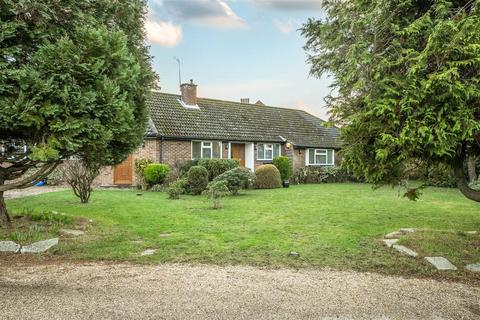 3 bed property, in Howard Close, £975,000