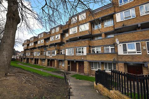 2 bed property, in 58 Baxterwood Grove, £69,000