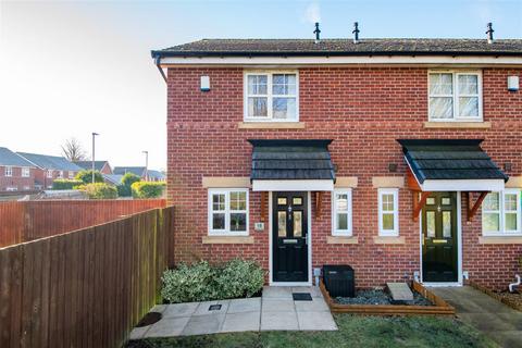 2 bed property, in Dukes Park Drive, £169,995