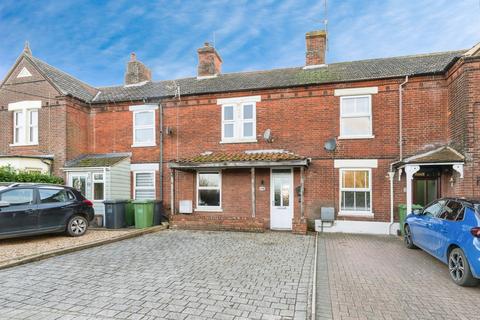 3 bed property, in Queens Road, £270,000