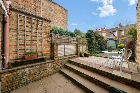 2 bed property, in Springfield Road, £599,950