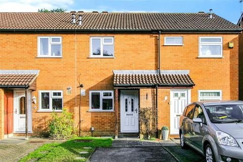 2 bed property, in Frensham, £340,000