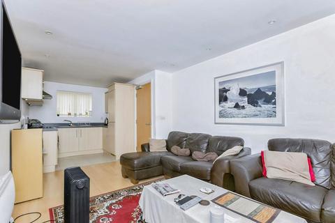 1 bed property, in Wood Street, £115,000
