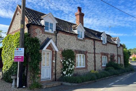 3 bed property, in Fakenham Road, £450,000