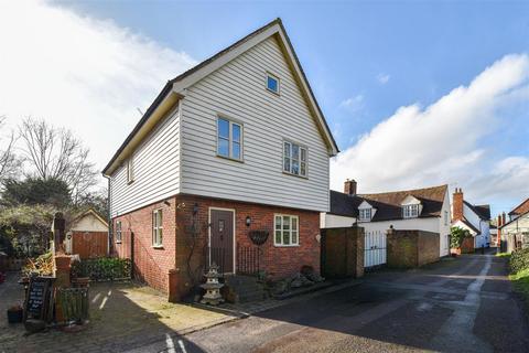3 bed property, in The Green, £700,000