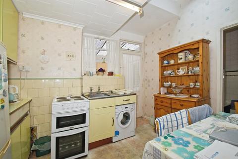 2 bed property, in Hoddinotts Houses, £80,000