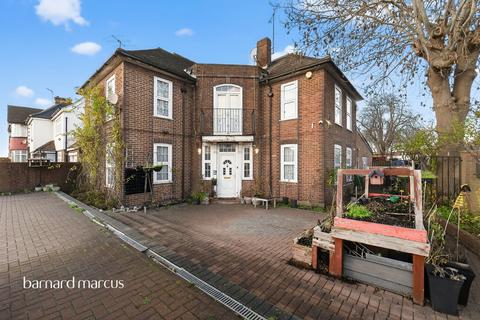 7 bed property, in Great West Road, £1,650,000