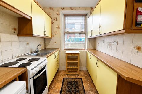 3 bed property, in Dorrien Road, £200,000