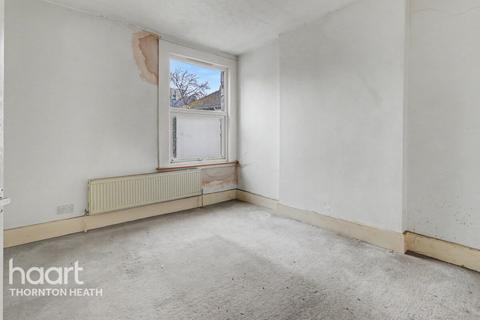 1 bed property, in Lincoln Road, £275,000