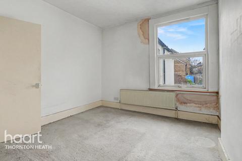 1 bed property, in Lincoln Road, £275,000