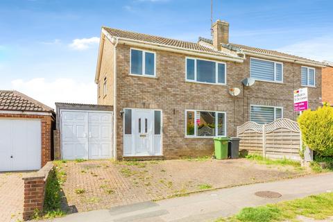 3 bed property, in Stanwell Way, £200,000