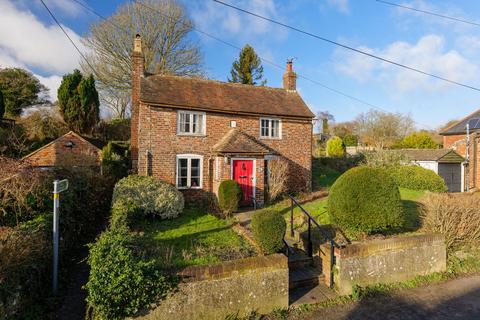 2 bed property, in The Row, £450,000