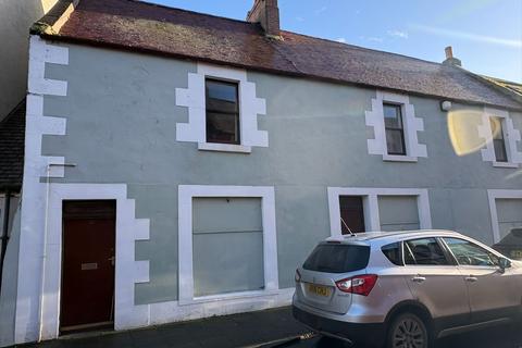 4 bed property, in Church Street, £200,000