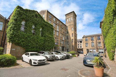 1 bed property, in Plover Road, £90,000