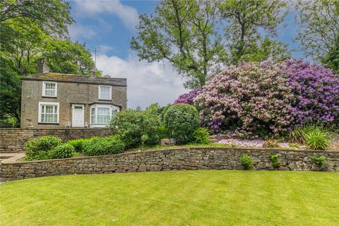 5 bed property, in Healey, £899,000