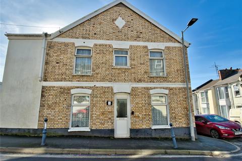2 bed property, in South Burrow Road, £190,000