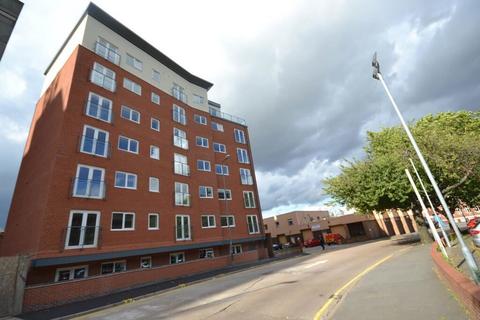 2 bed property, in Lower Lee Street, £85,000