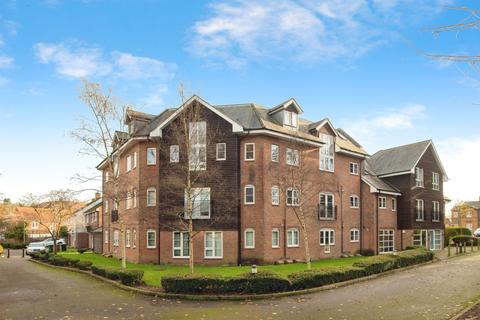 2 bed property, in Wharf Way, £280,000