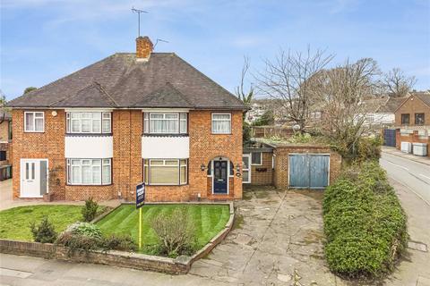 3 bed property, in Woodside Drive, £600,000