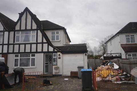 5 bed property, in Windermere Avenue, £650,000