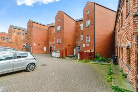 1 bed property, in Little Station Street, £50,000