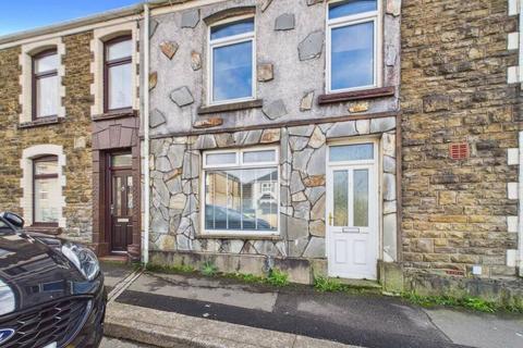 3 bed property, in Ravenhill Road, £80,000
