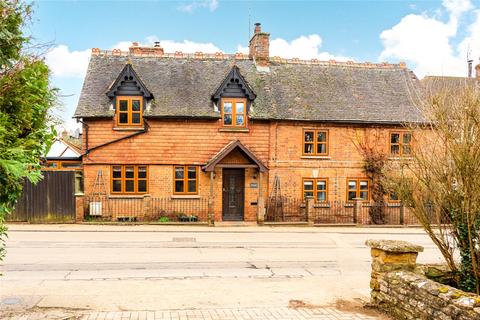 4 bed property, in High Street, £675,000