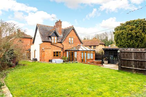 4 bed property, in High Street, £650,000
