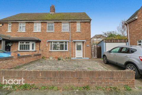 3 bed property, in Stour Road, £375,000