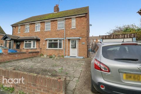 3 bed property, in Stour Road, £400,000